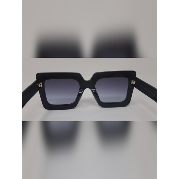 Dolce & Gabbana Women\'s Sunglasses Oversized Square Queen DG4328 52-24-135